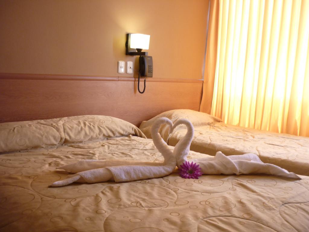 Hospedaje Oasis ชิกลาโย ภายนอก รูปภาพ