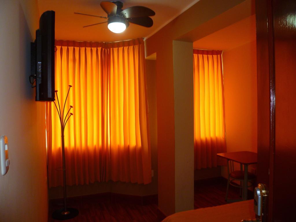 Hospedaje Oasis ชิกลาโย ภายนอก รูปภาพ