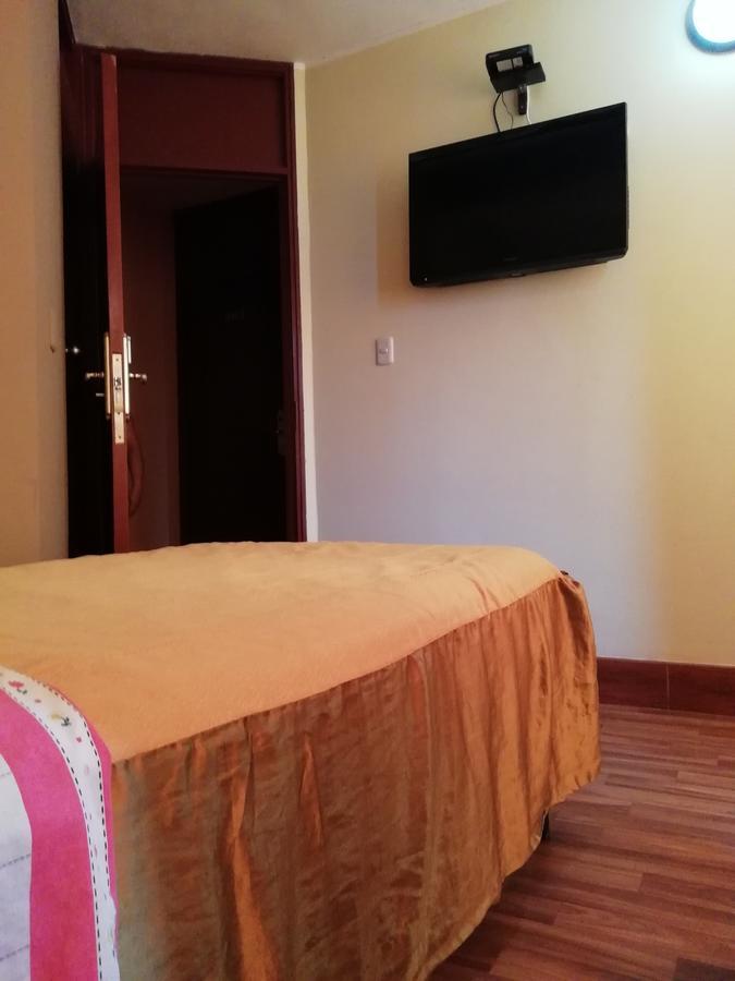 Hospedaje Oasis ชิกลาโย ภายนอก รูปภาพ